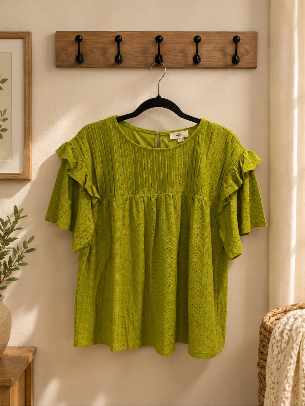 NWT Entro Boutique Women's Ruffle Sleeve Eyelet Top - Sz S & M